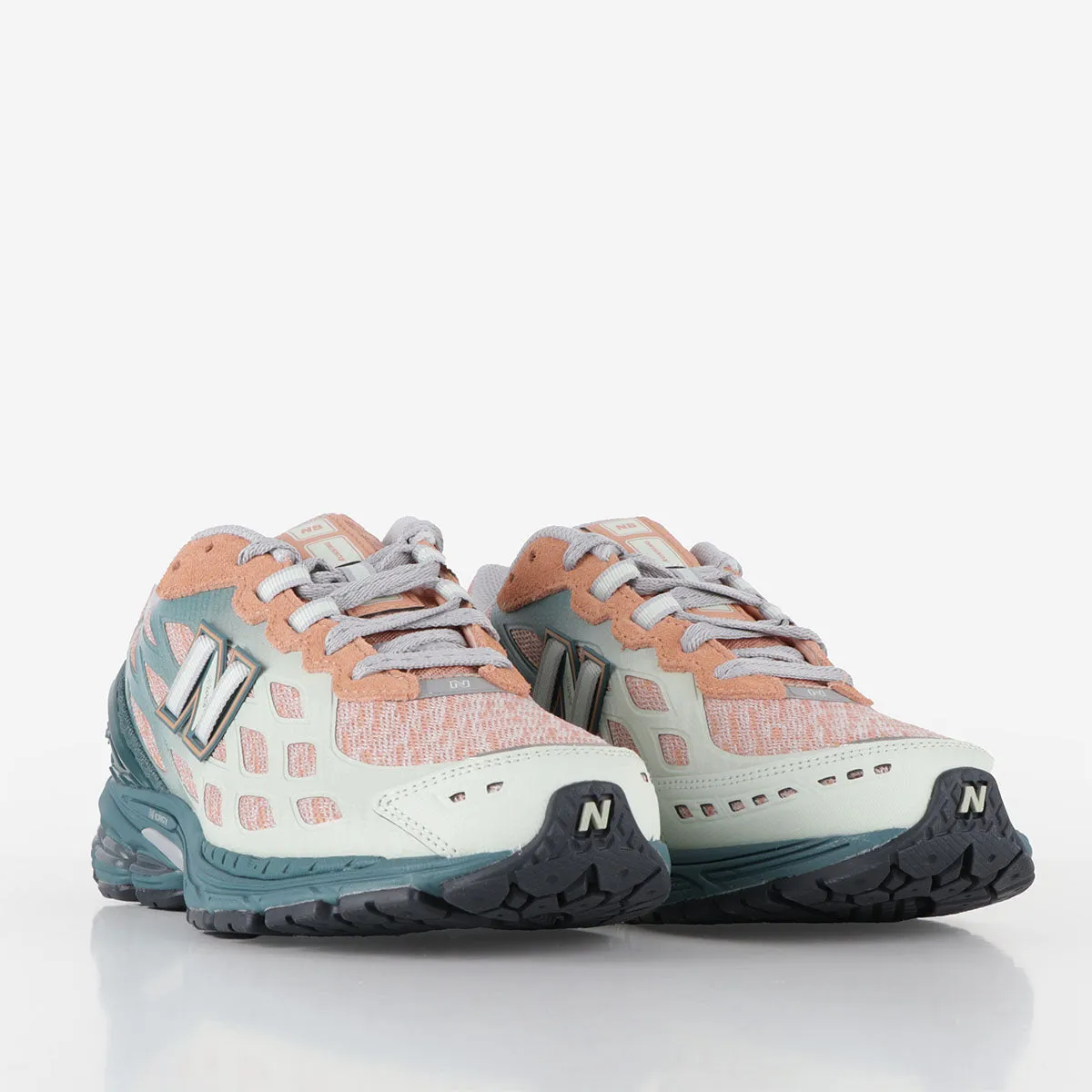 Doorbuster New Balance U1906WFB Shoes  Last Few Pieces!