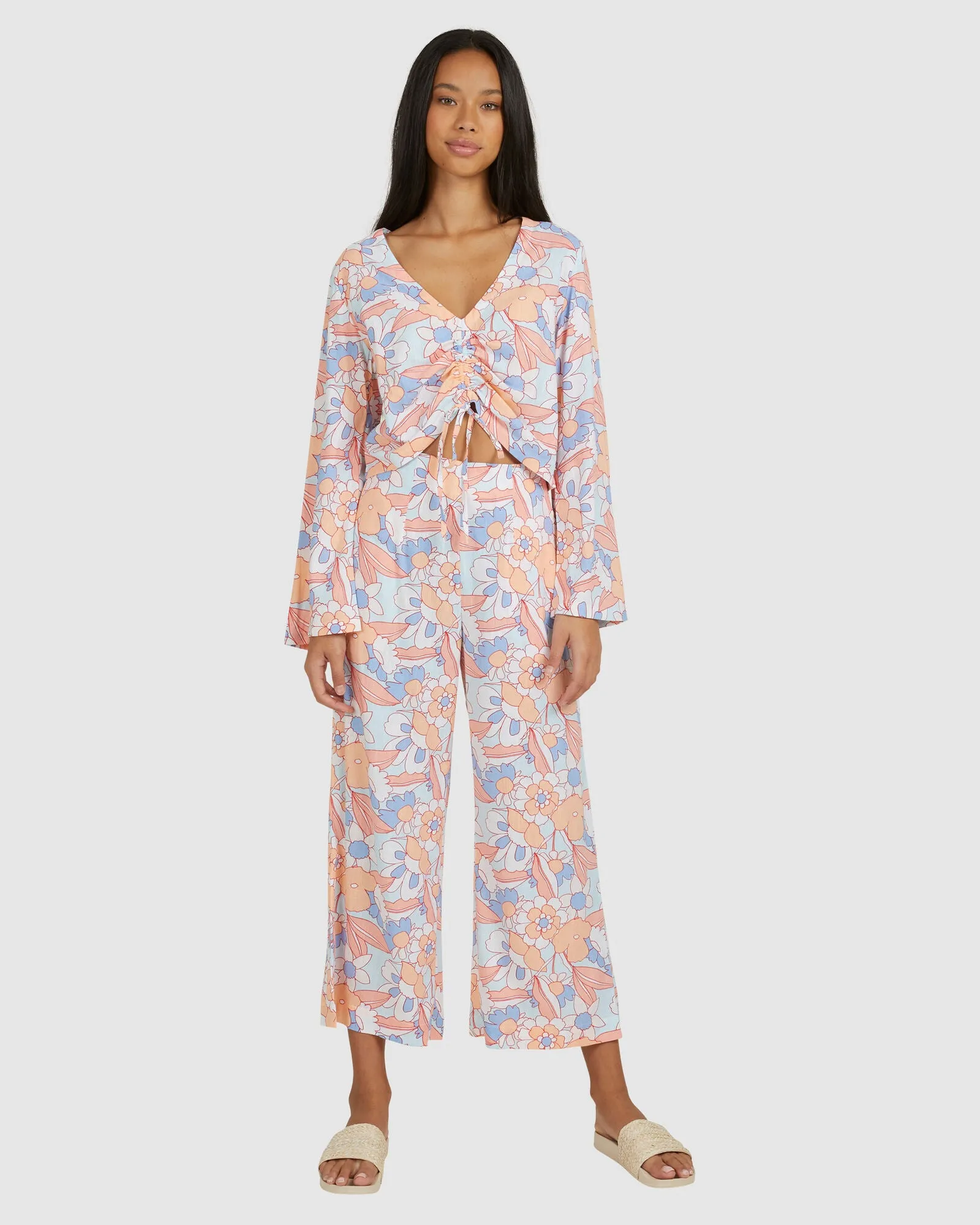 ROXY (LN) Flare sleeve floral print top! 8-10
