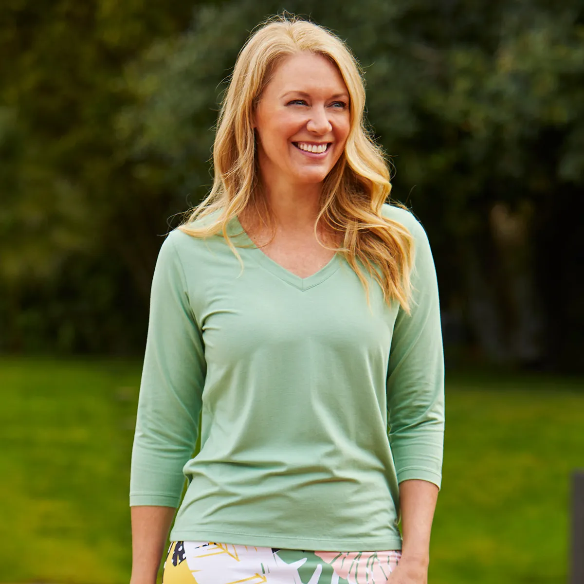 Women's 3/4 Sleeve V-Neck R&R Tee