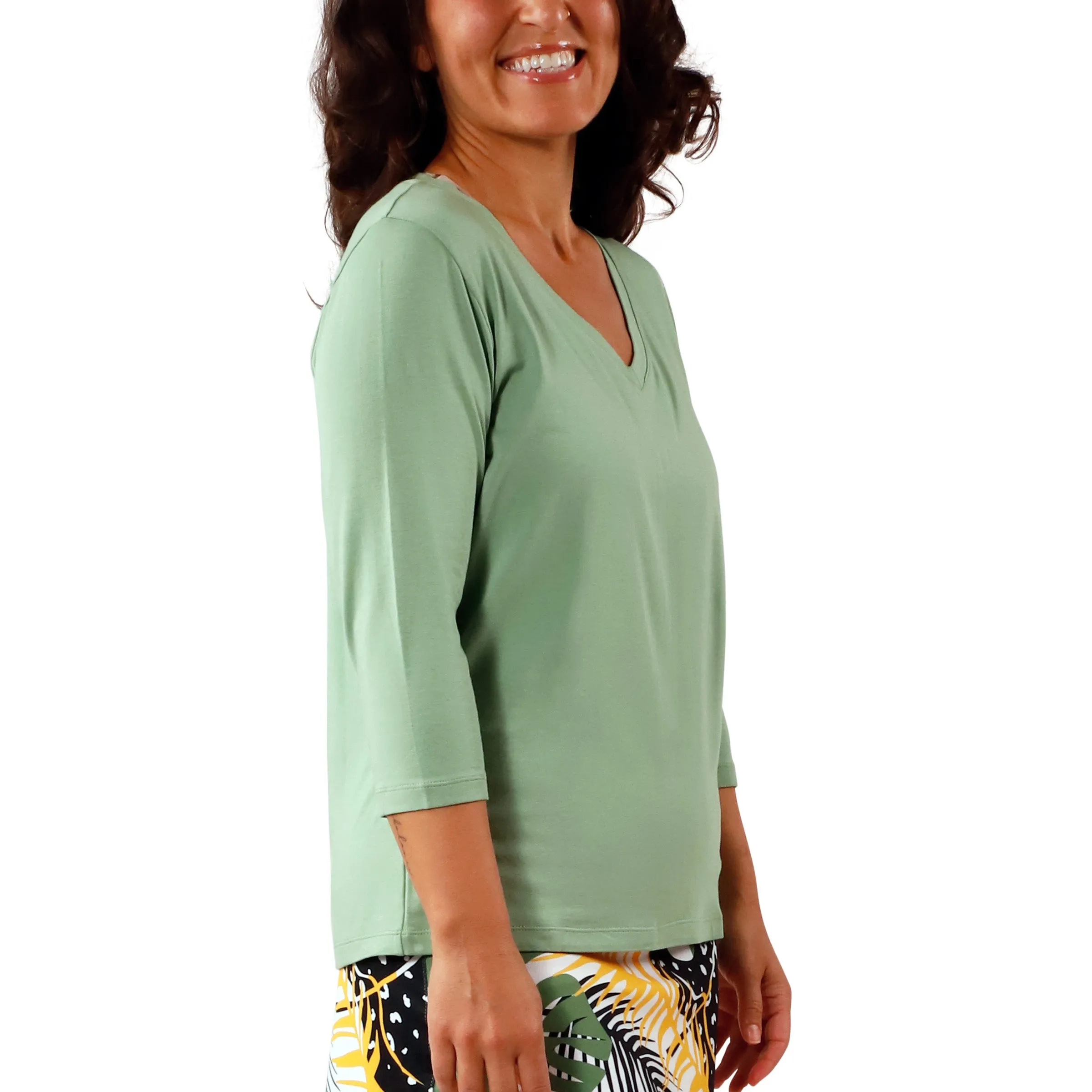 Women's 3/4 Sleeve V-Neck R&R Tee